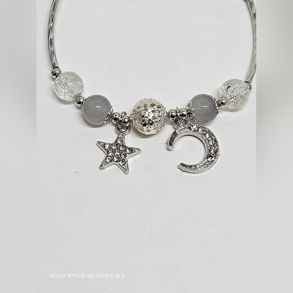 3/15$ Bundle Deal  Moon And Star Bracelet New - Picture 2 of 3